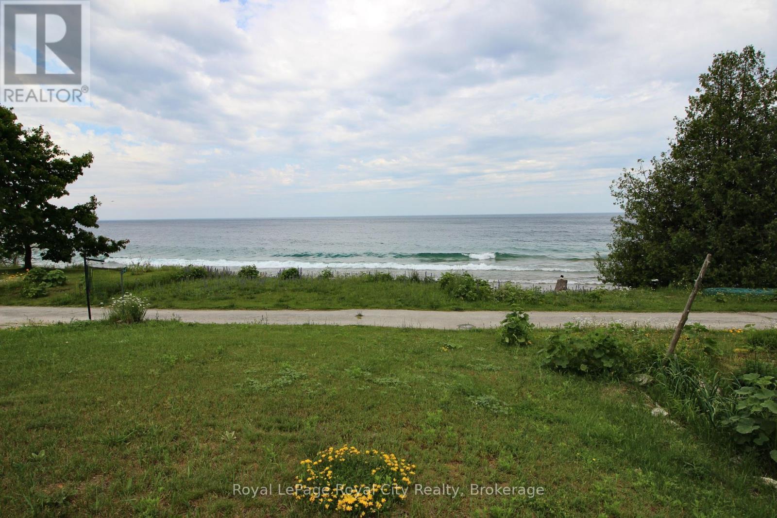 












14 DOCK LANE

,
Northern Bruce Peninsula,




Ontario
N0H1Z0

