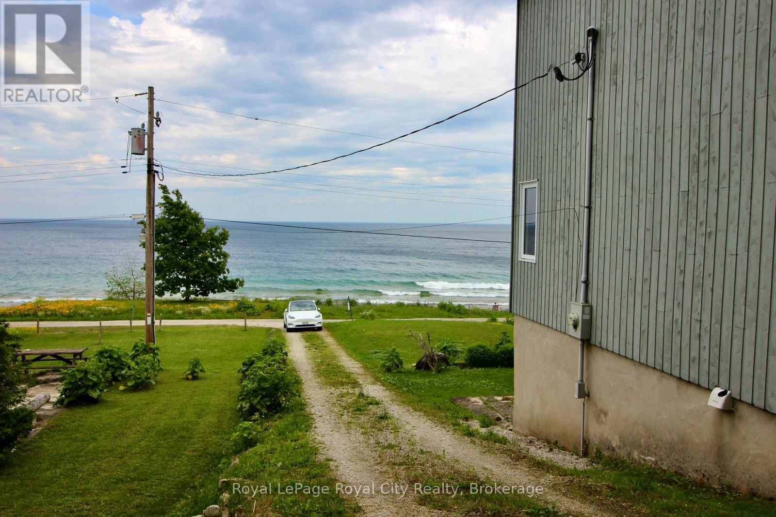 












14 DOCK LANE

,
Northern Bruce Peninsula,




Ontario
N0H1Z0

