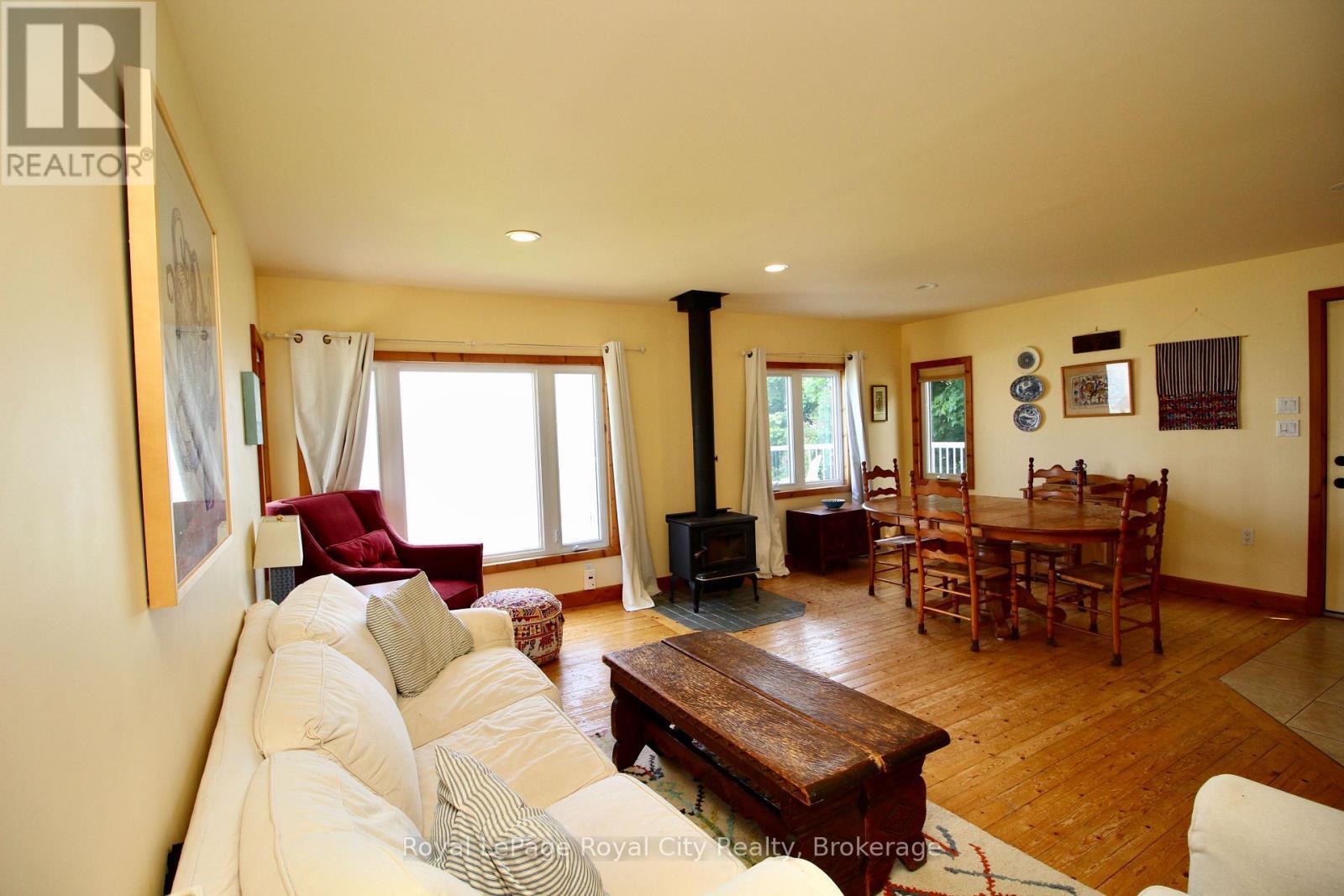 












14 DOCK LANE

,
Northern Bruce Peninsula,




Ontario
N0H1Z0

