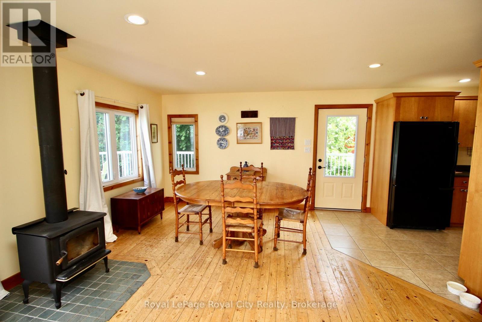 












14 DOCK LANE

,
Northern Bruce Peninsula,




Ontario
N0H1Z0

