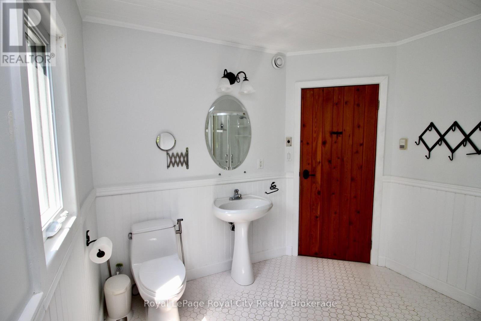 












14 DOCK LANE

,
Northern Bruce Peninsula,




Ontario
N0H1Z0

