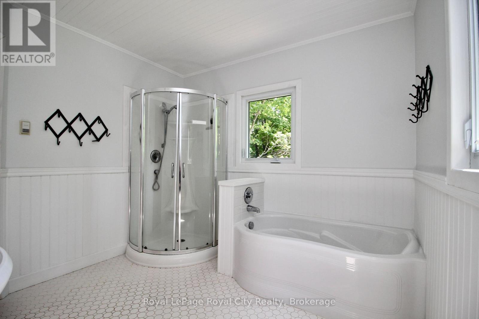 












14 DOCK LANE

,
Northern Bruce Peninsula,




Ontario
N0H1Z0

