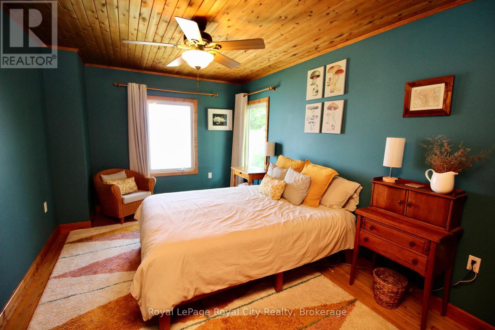 












14 DOCK LANE

,
Northern Bruce Peninsula,




Ontario
N0H1Z0

