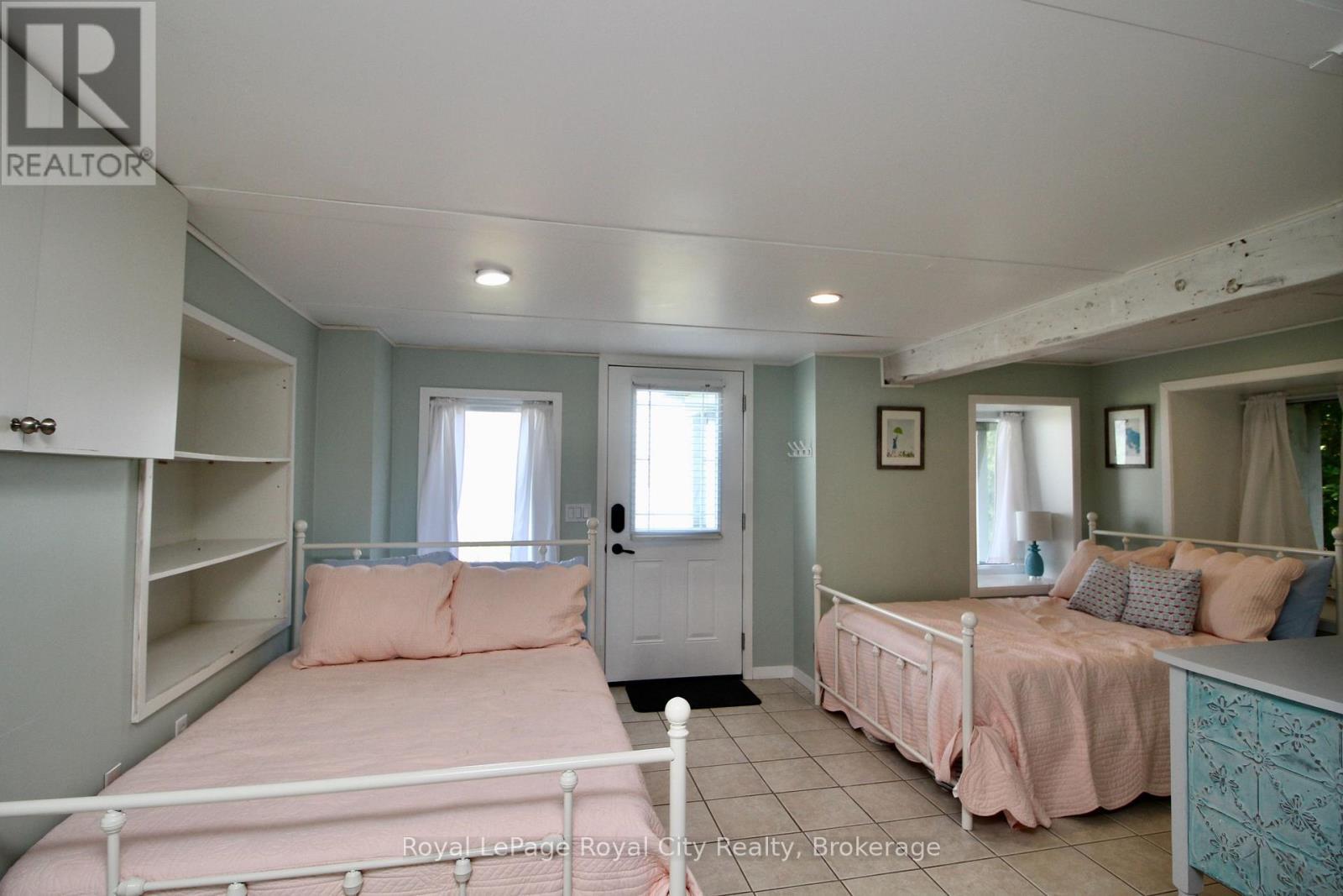 












14 DOCK LANE

,
Northern Bruce Peninsula,




Ontario
N0H1Z0

