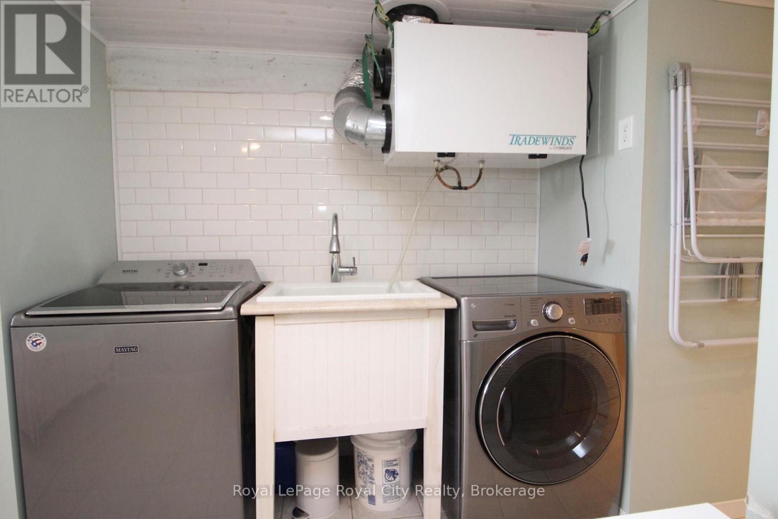 












14 DOCK LANE

,
Northern Bruce Peninsula,




Ontario
N0H1Z0

