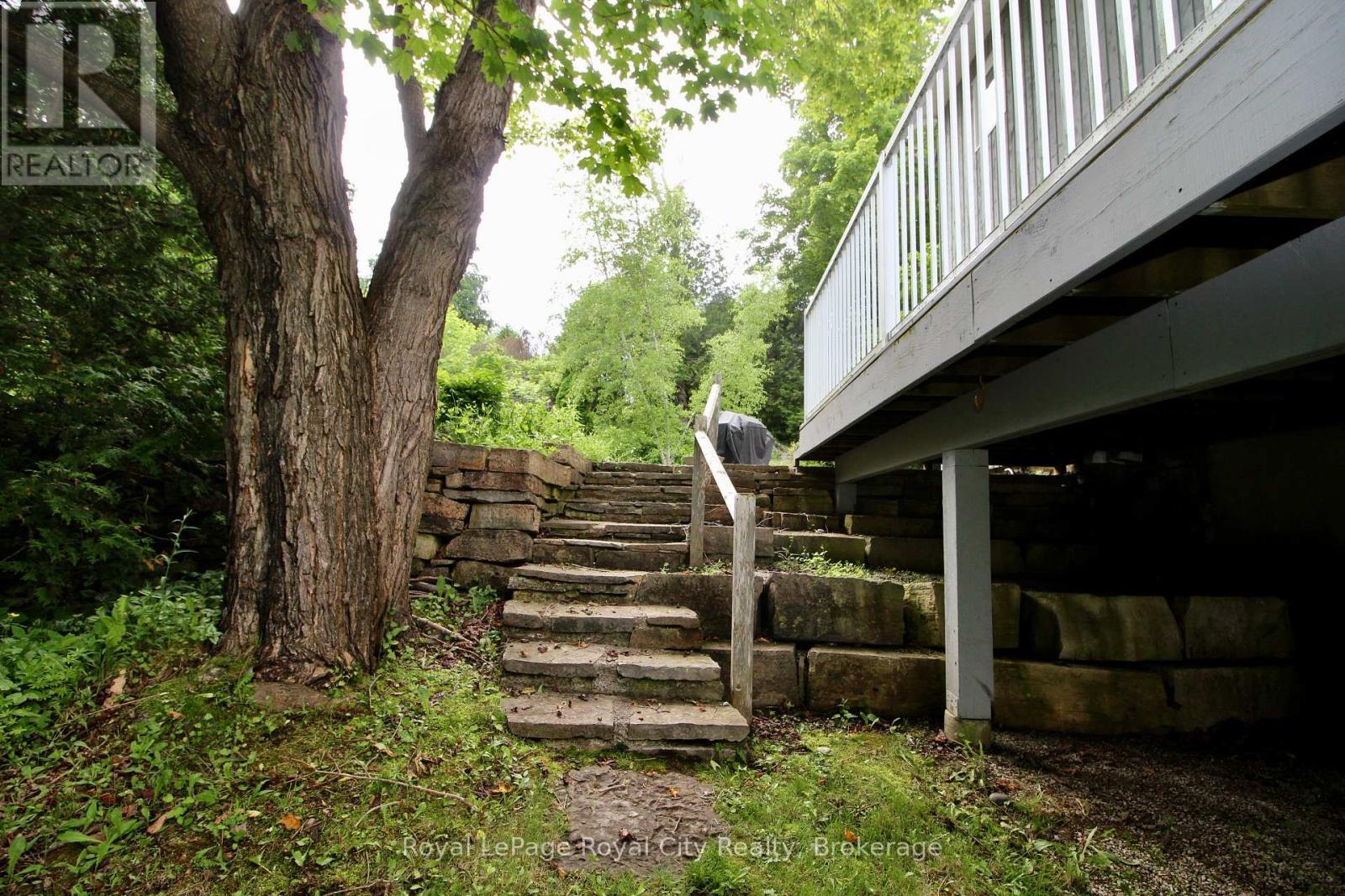 












14 DOCK LANE

,
Northern Bruce Peninsula,




Ontario
N0H1Z0

