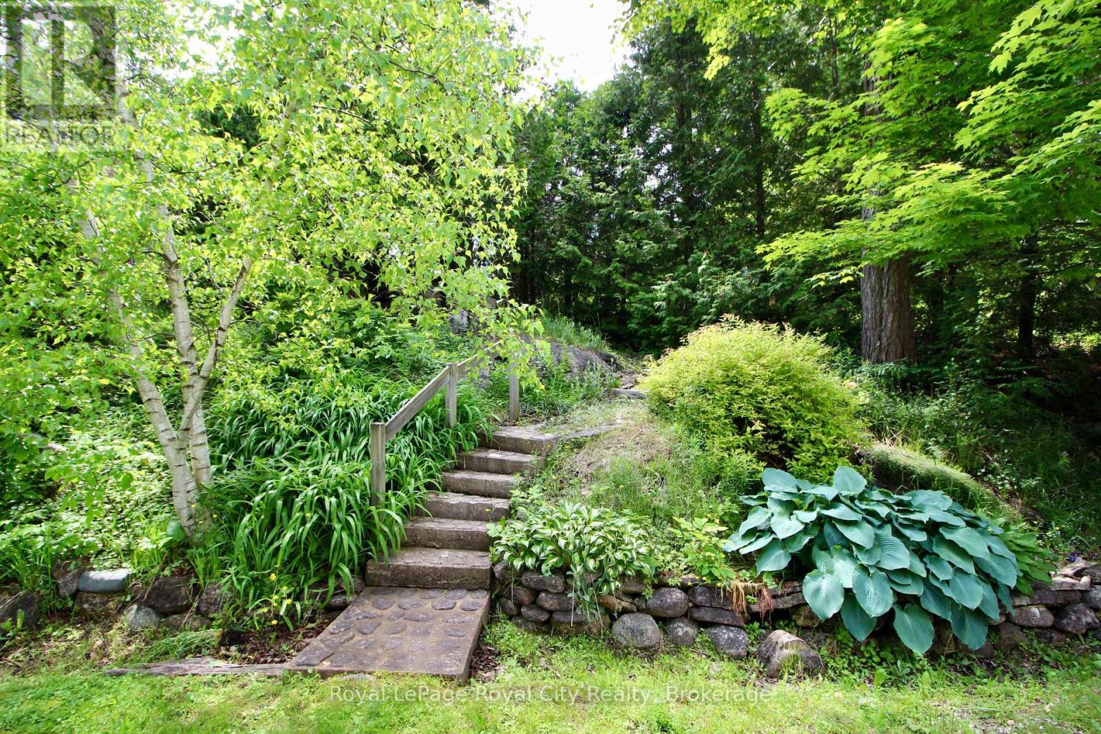 












14 DOCK LANE

,
Northern Bruce Peninsula,




Ontario
N0H1Z0

