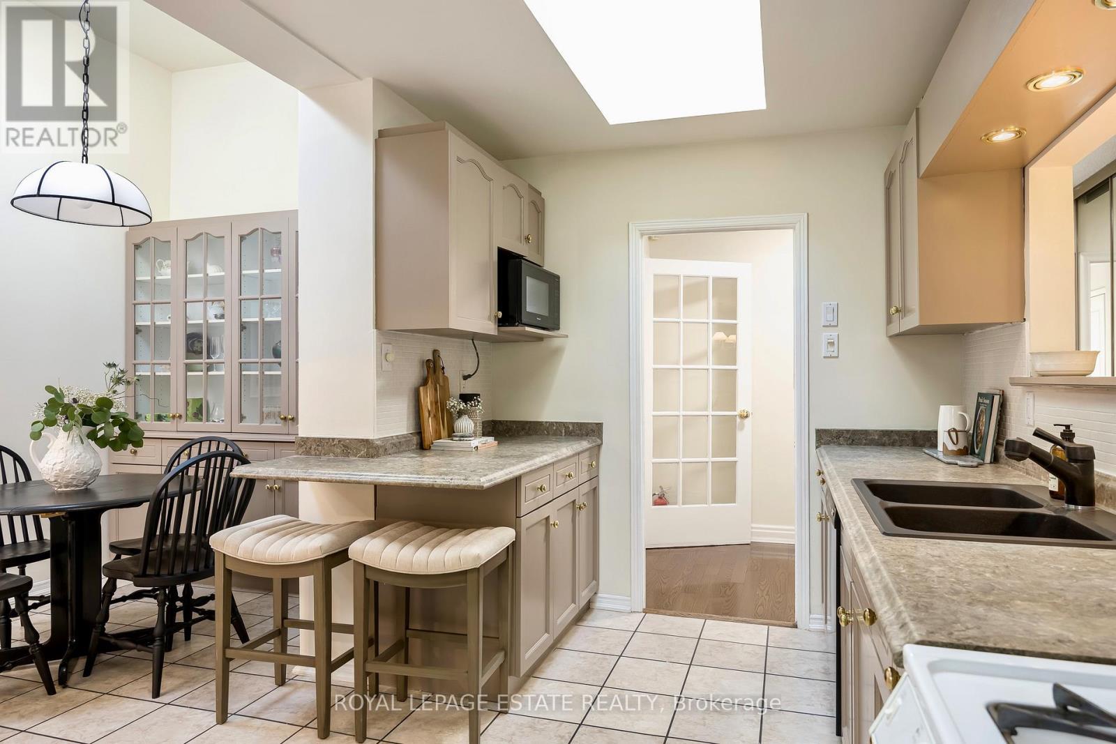 












44 CLIFFSIDE DRIVE

,
Toronto,




Ontario
M1N1L3

