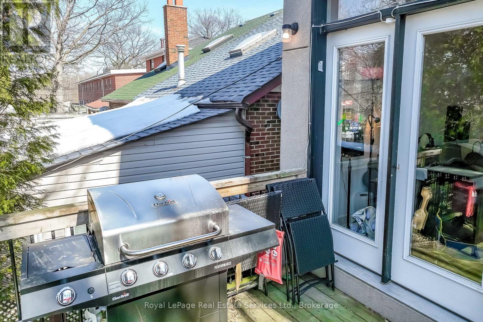 












176 LEYTON AVENUE

,
Toronto (Oakridge),




Ontario
M1L3V6

