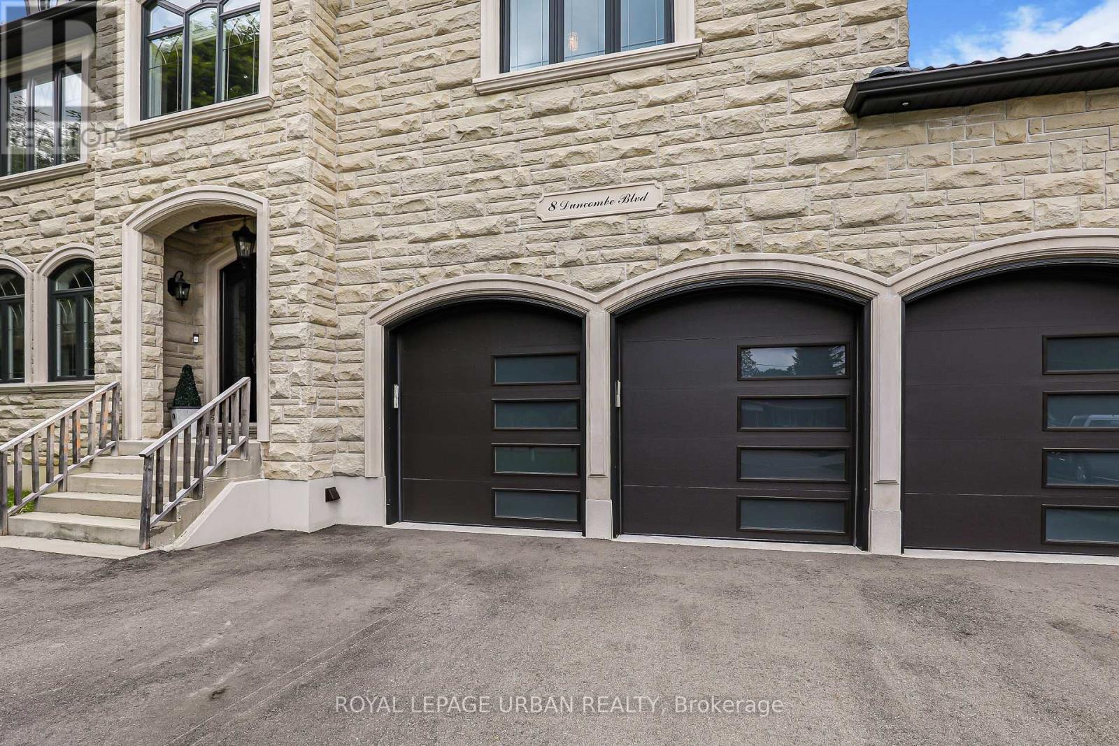 












8 DUNCOMBE BOULEVARD

,
Toronto,




Ontario
M1M3A5

