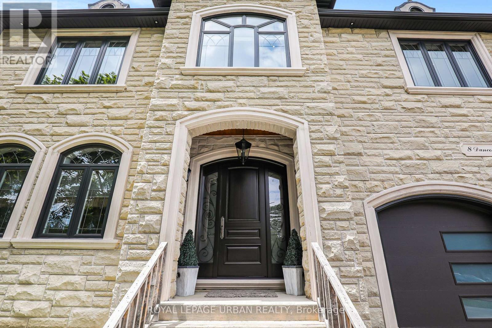 












8 DUNCOMBE BOULEVARD

,
Toronto,




Ontario
M1M3A5

