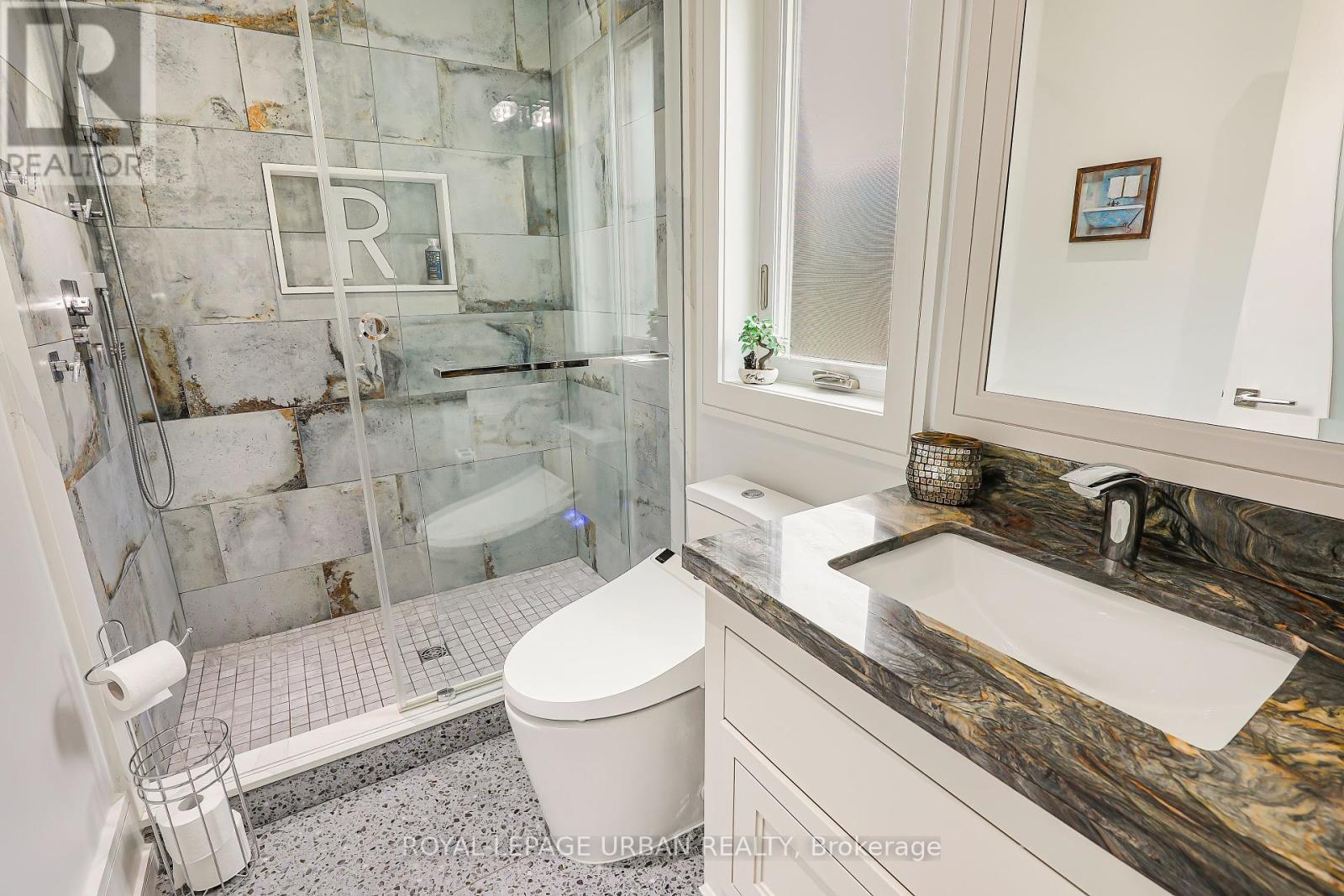 












8 DUNCOMBE BOULEVARD

,
Toronto,




Ontario
M1M3A5

