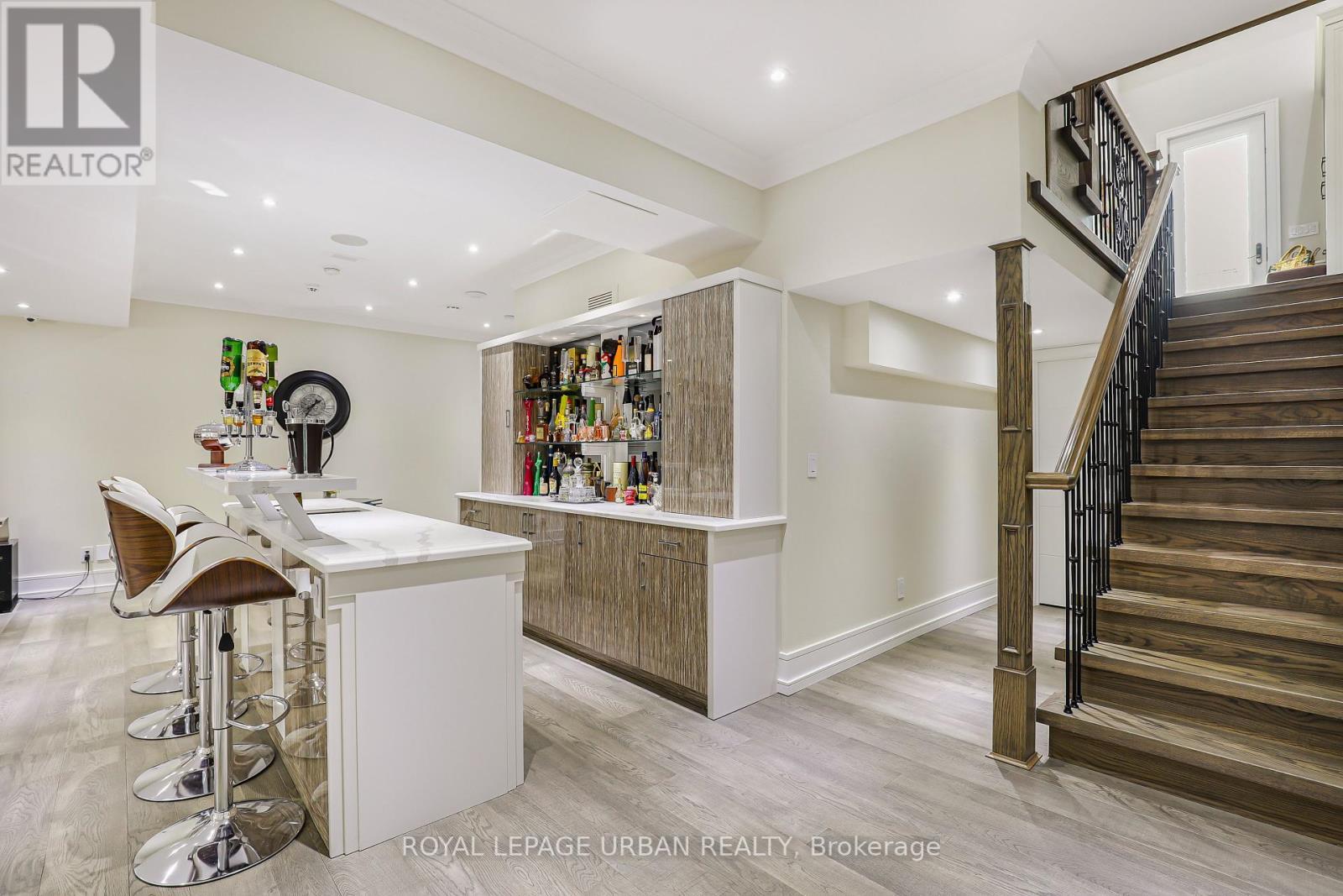 












8 DUNCOMBE BOULEVARD

,
Toronto,




Ontario
M1M3A5

