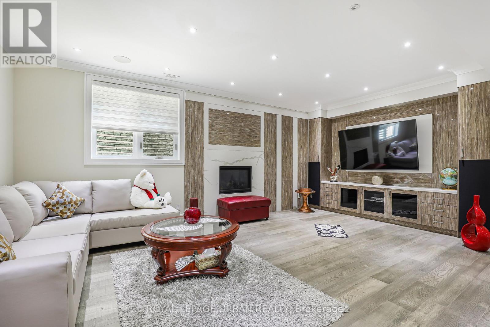 












8 DUNCOMBE BOULEVARD

,
Toronto,




Ontario
M1M3A5

