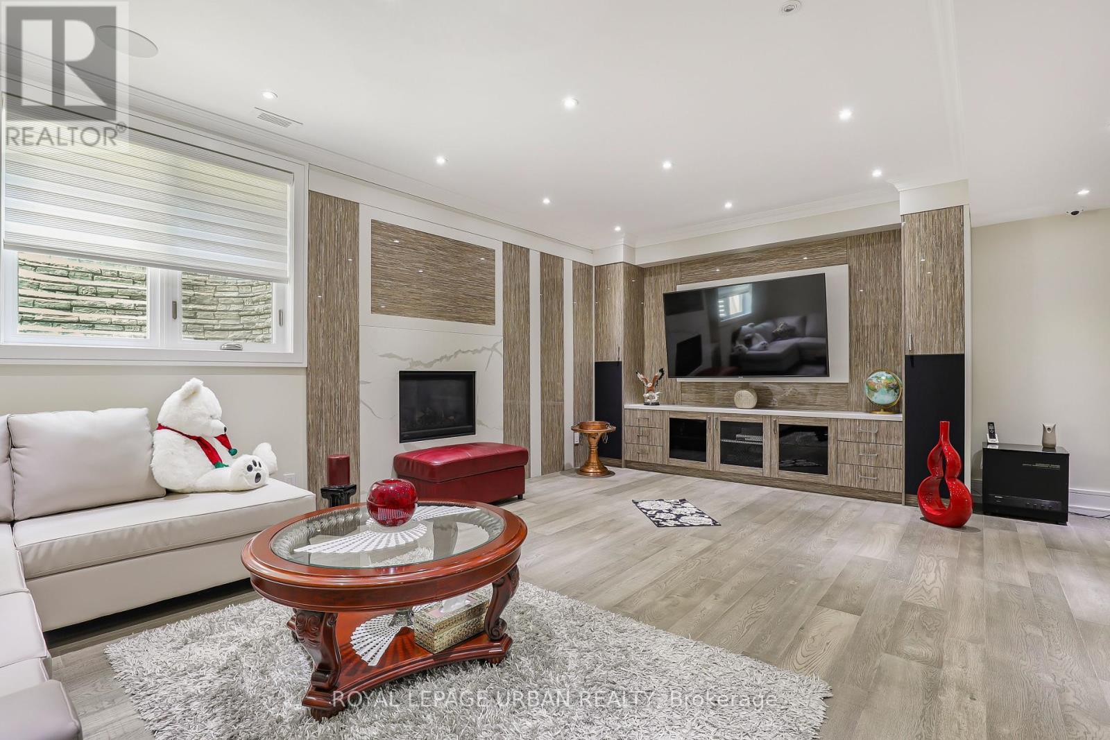 












8 DUNCOMBE BOULEVARD

,
Toronto,




Ontario
M1M3A5

