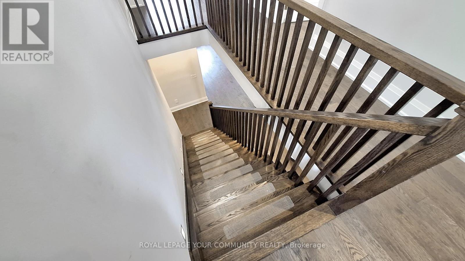 












32 CONGER STREET

,
Vaughan,




Ontario
L6A1S2

