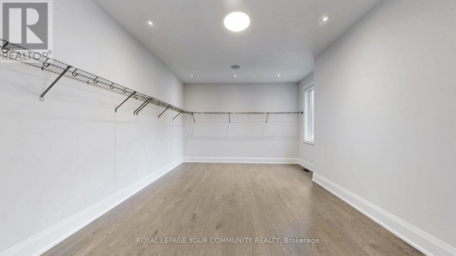 












32 CONGER STREET

,
Vaughan,




Ontario
L6A1S2


