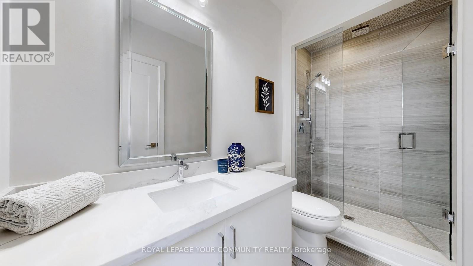 












32 CONGER STREET

,
Vaughan,




Ontario
L6A1S2

