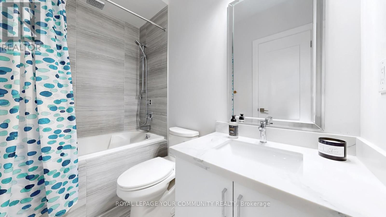 












32 CONGER STREET

,
Vaughan,




Ontario
L6A1S2

