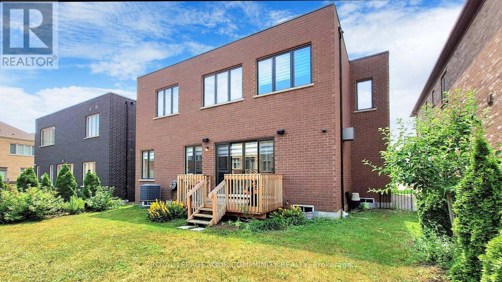 












32 CONGER STREET

,
Vaughan,




Ontario
L6A1S2

