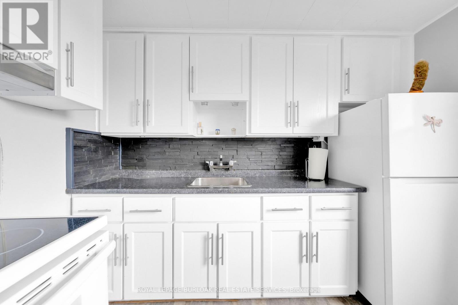 












22 - 1349 LAKESHORE ROAD

,
Burlington,




Ontario
L7S1B1

