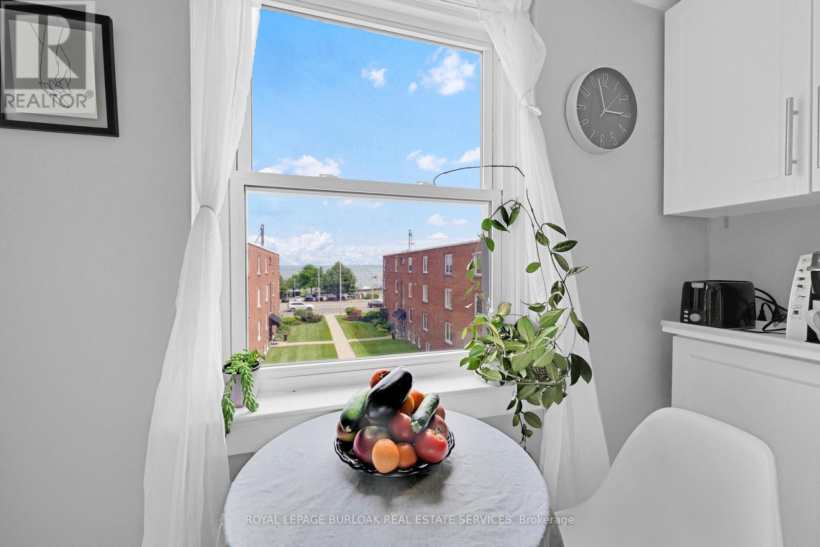 












22 - 1349 LAKESHORE ROAD

,
Burlington,




Ontario
L7S1B1

