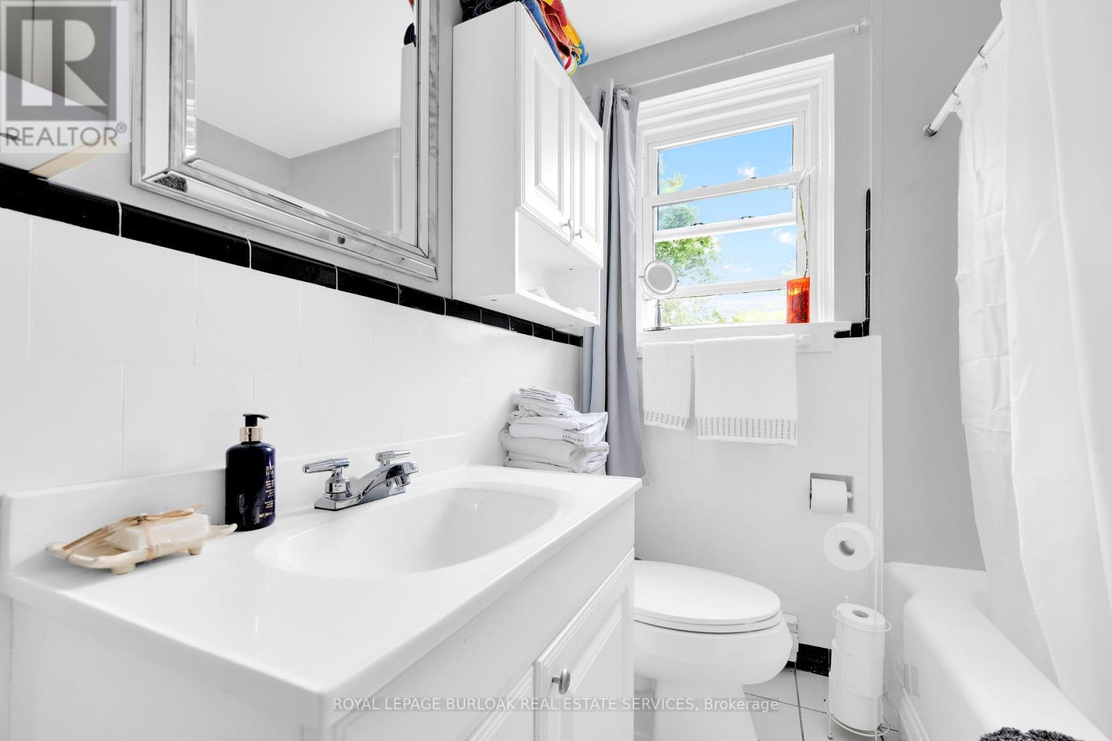 












22 - 1349 LAKESHORE ROAD

,
Burlington,




Ontario
L7S1B1


