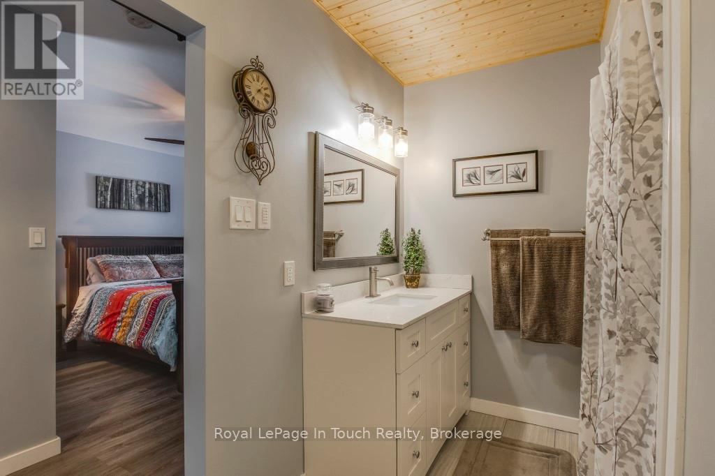 












36 MEADOWS AVENUE

,
Tay,




Ontario
L0K2C0

