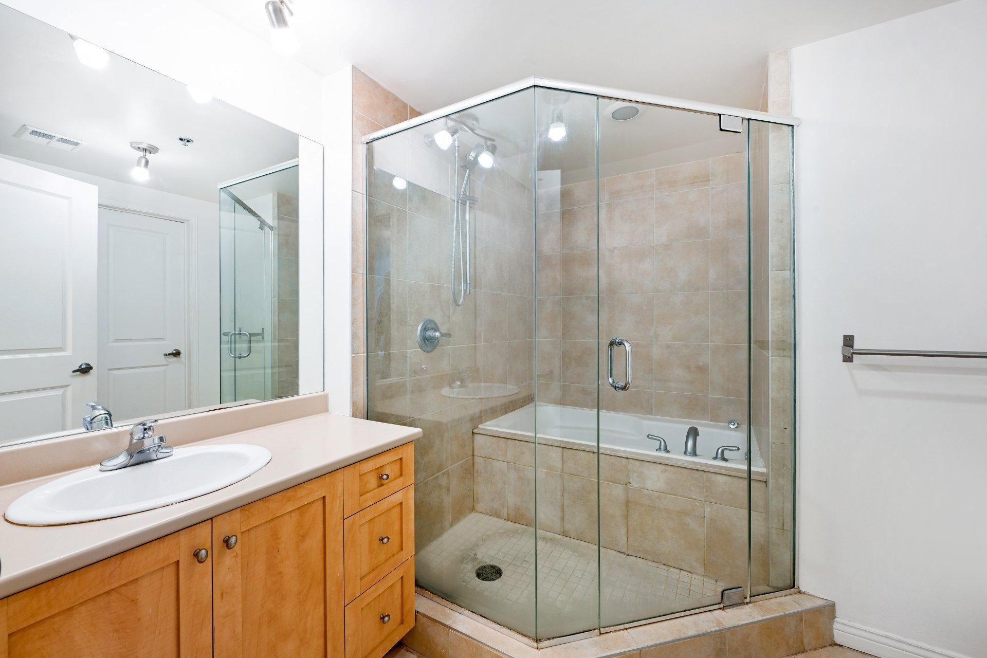 









551


Rue de la Montagne

, 208,
Montréal (Ville-Marie),




QC
H3C6S4

