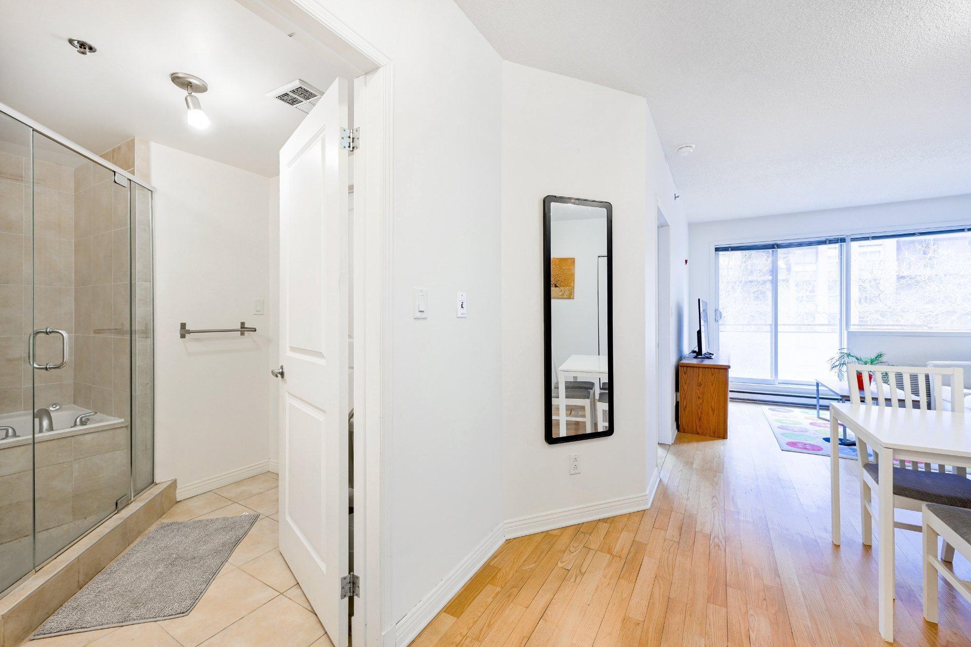 









551


Rue de la Montagne

, 208,
Montréal (Ville-Marie),




QC
H3C6S4

