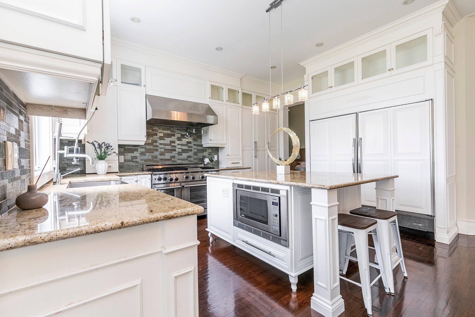









3920


Rue Leningrad

,
Brossard,




QC
J4Y3J6

