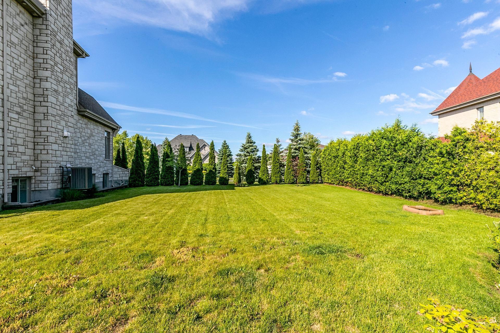 









3920


Rue Leningrad

,
Brossard,




QC
J4Y3J6

