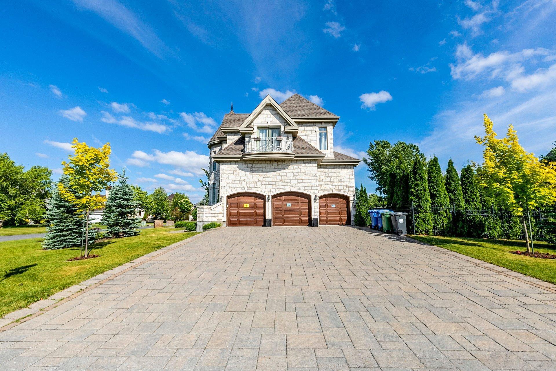 









3920


Rue Leningrad

,
Brossard,




QC
J4Y3J6

