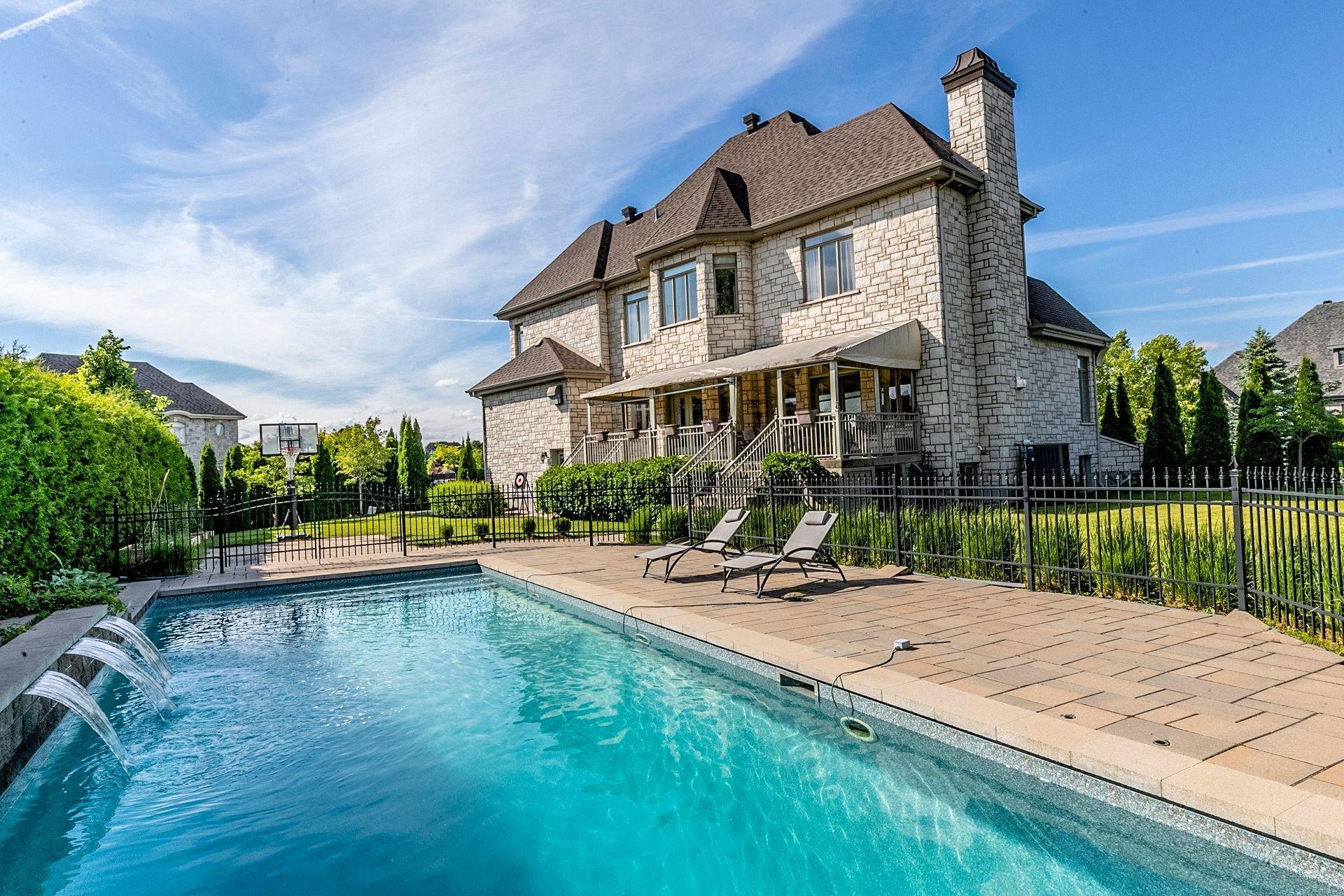 









3920


Rue Leningrad

,
Brossard,




QC
J4Y3J6

