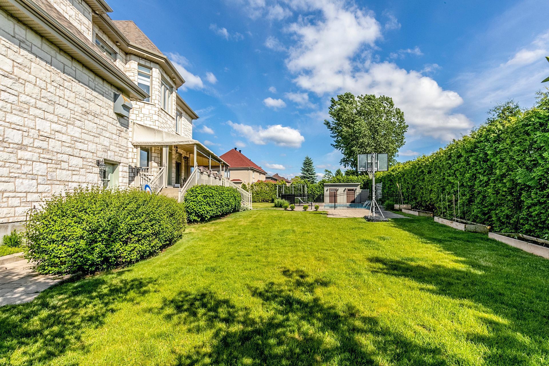 









3920


Rue Leningrad

,
Brossard,




QC
J4Y3J6

