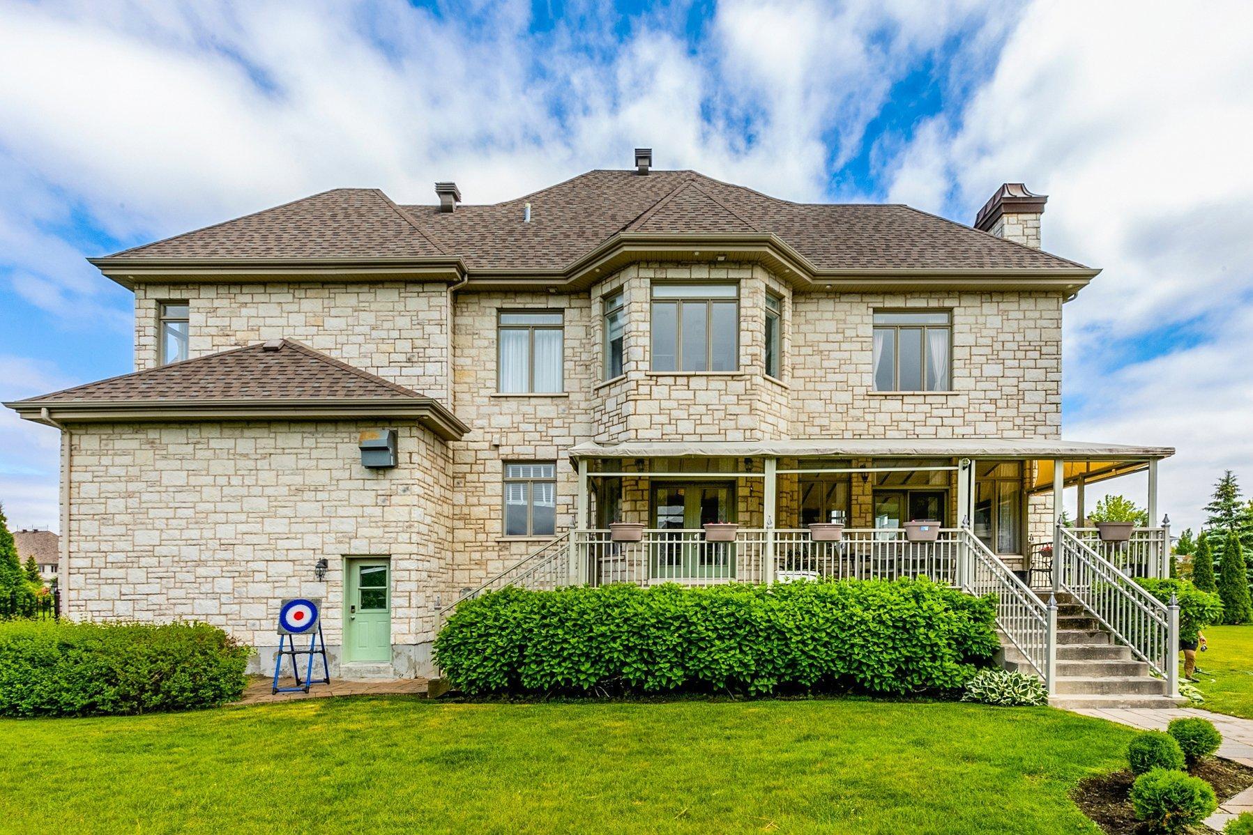 









3920


Rue Leningrad

,
Brossard,




QC
J4Y3J6

