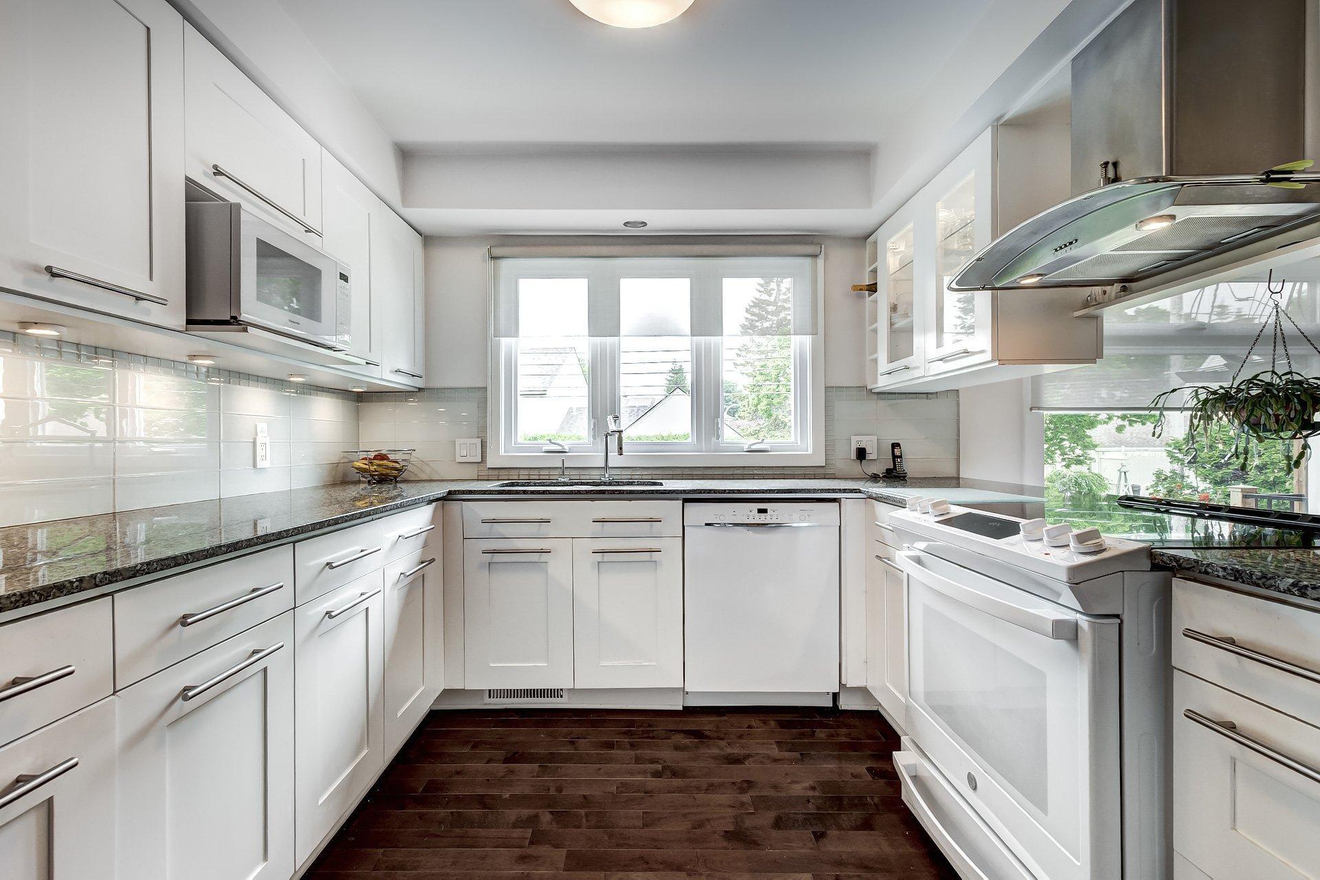 









19


Place Harrow

,
Beaconsfield,




QC
H9W5C7

