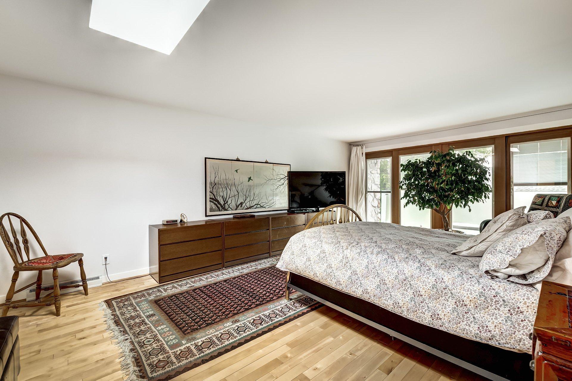 









19


Place Harrow

,
Beaconsfield,




QC
H9W5C7

