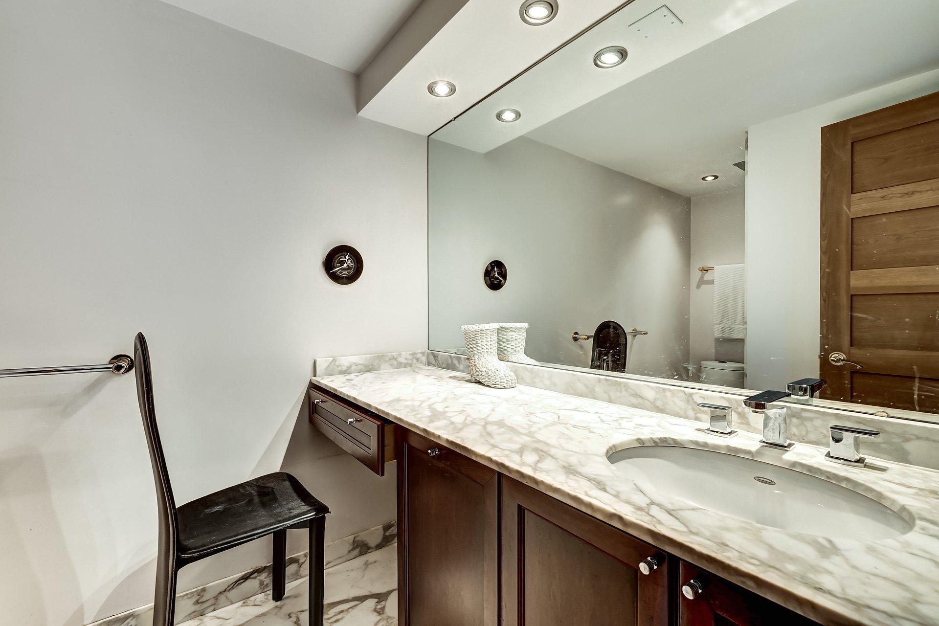 









19


Place Harrow

,
Beaconsfield,




QC
H9W5C7

