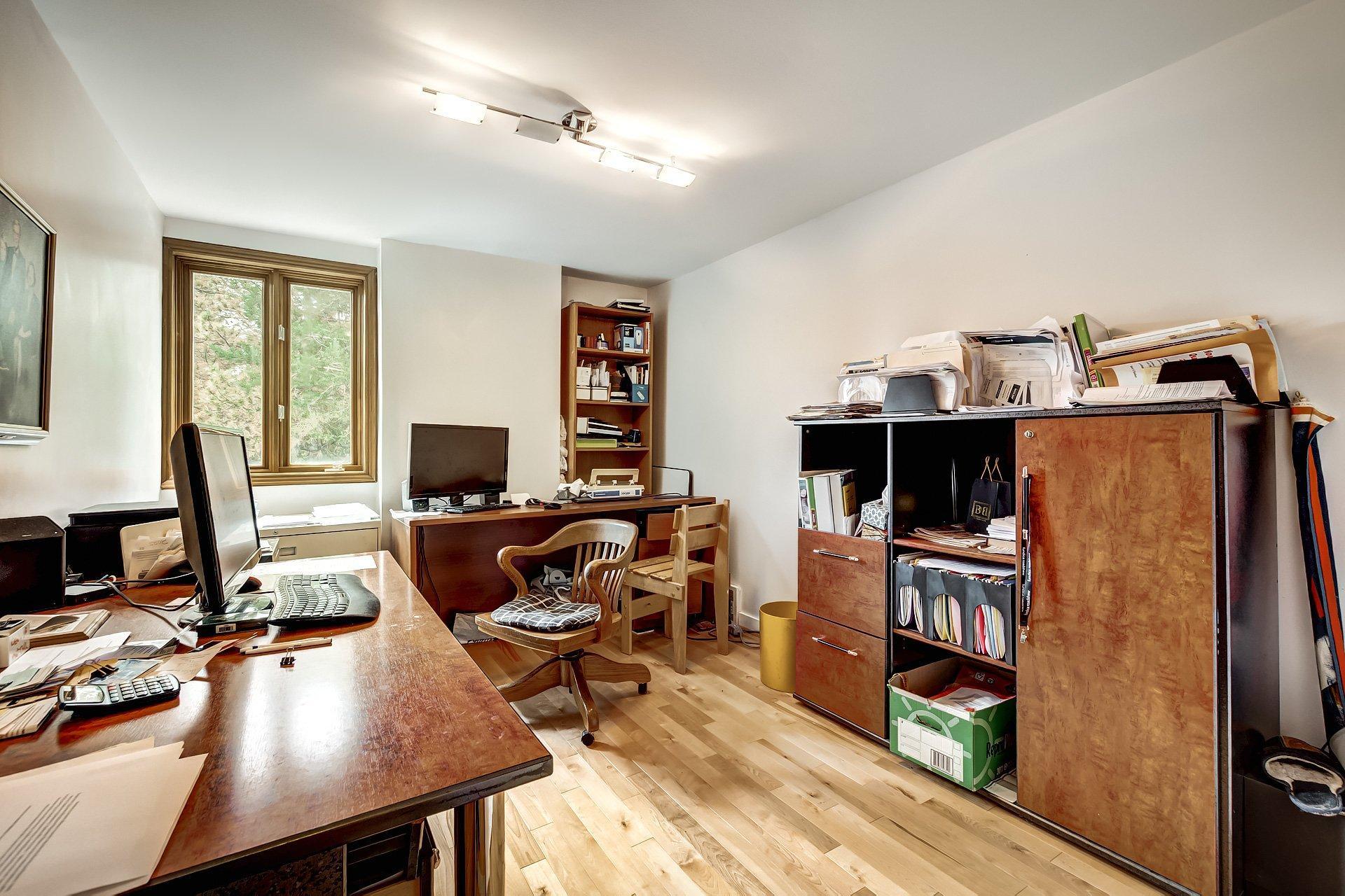 









19


Place Harrow

,
Beaconsfield,




QC
H9W5C7

