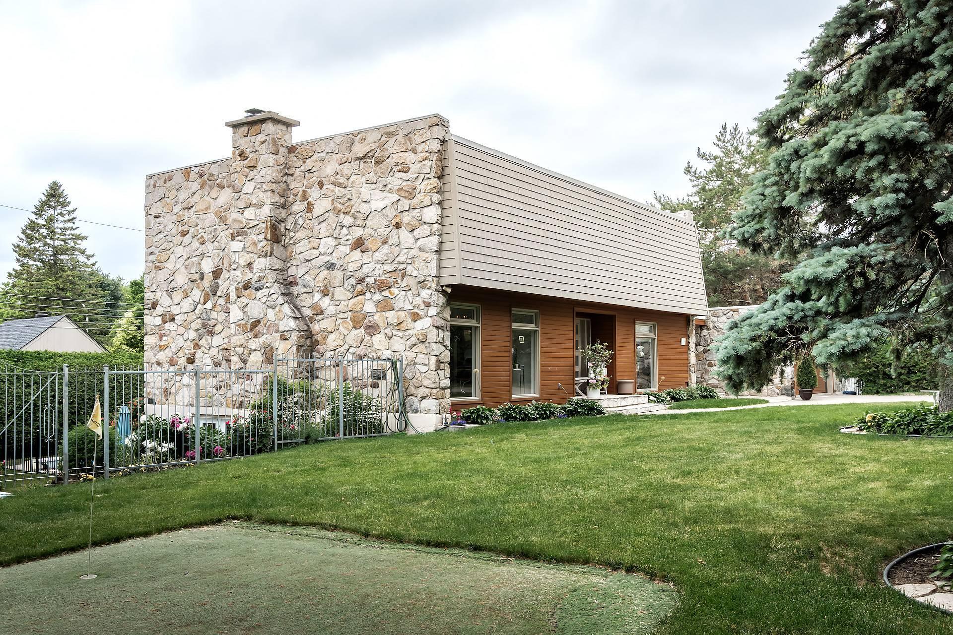 









19


Place Harrow

,
Beaconsfield,




QC
H9W5C7

