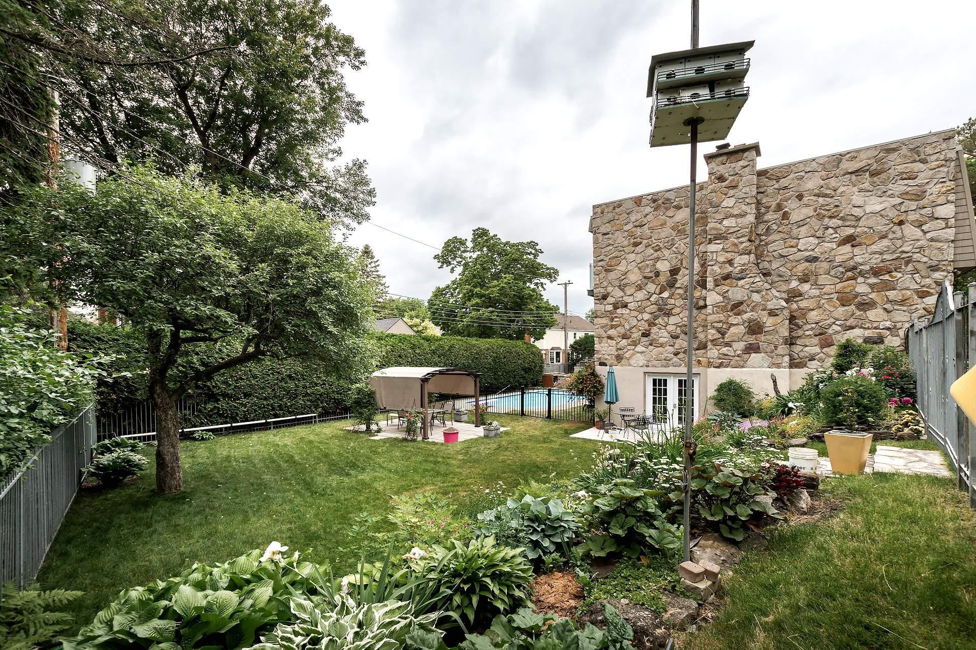 









19


Place Harrow

,
Beaconsfield,




QC
H9W5C7

