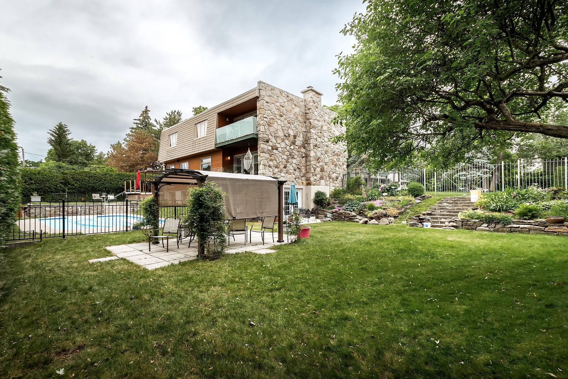









19


Place Harrow

,
Beaconsfield,




QC
H9W5C7

