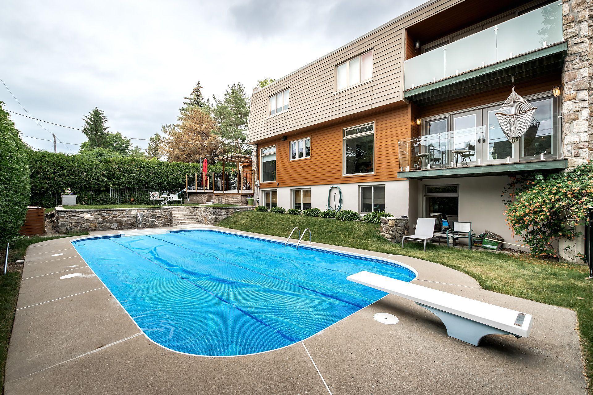 









19


Place Harrow

,
Beaconsfield,




QC
H9W5C7

