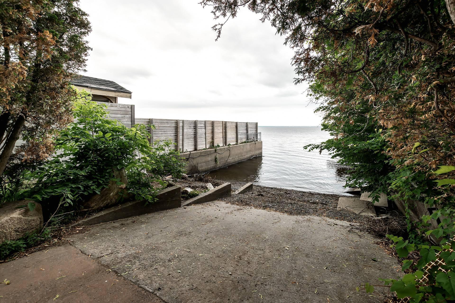 









19


Place Harrow

,
Beaconsfield,




QC
H9W5C7

