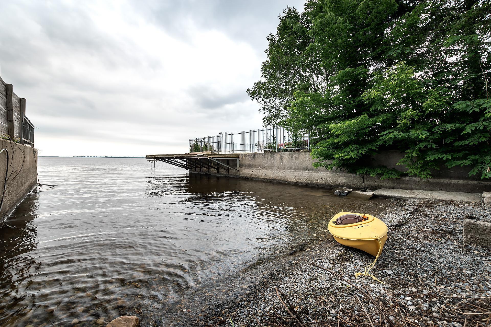 









19


Place Harrow

,
Beaconsfield,




QC
H9W5C7

