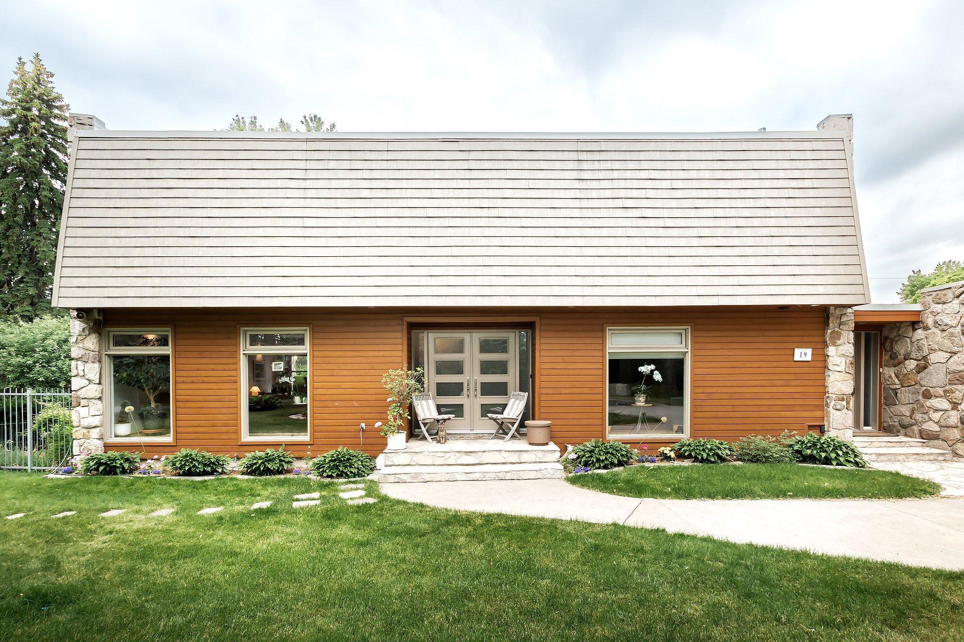 









19


Place Harrow

,
Beaconsfield,




QC
H9W5C7

