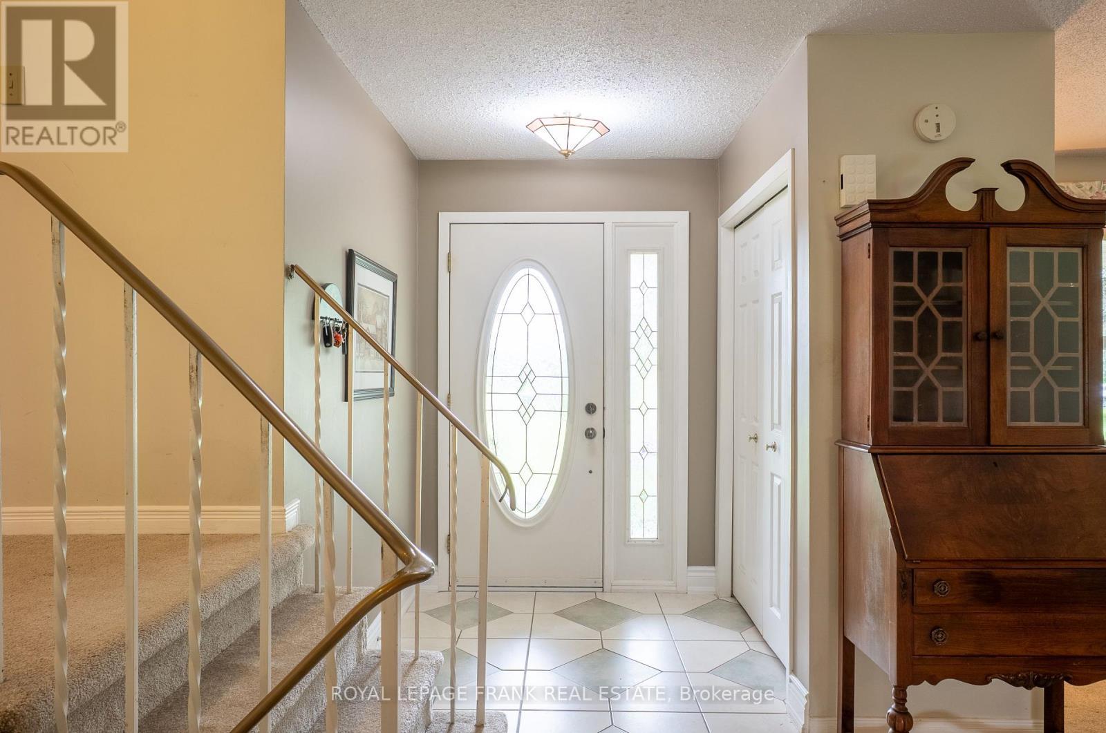 












383 OLD SURREY LANE

,
Kawartha Lakes (Bobcaygeon),




Ontario
K0M1A0

