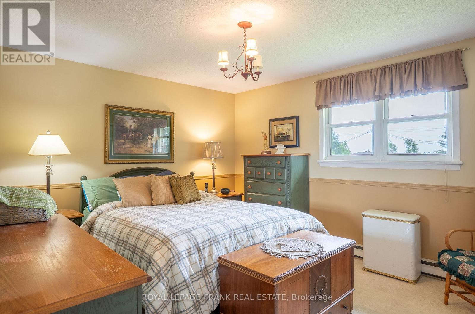 












383 OLD SURREY LANE

,
Kawartha Lakes (Bobcaygeon),




Ontario
K0M1A0

