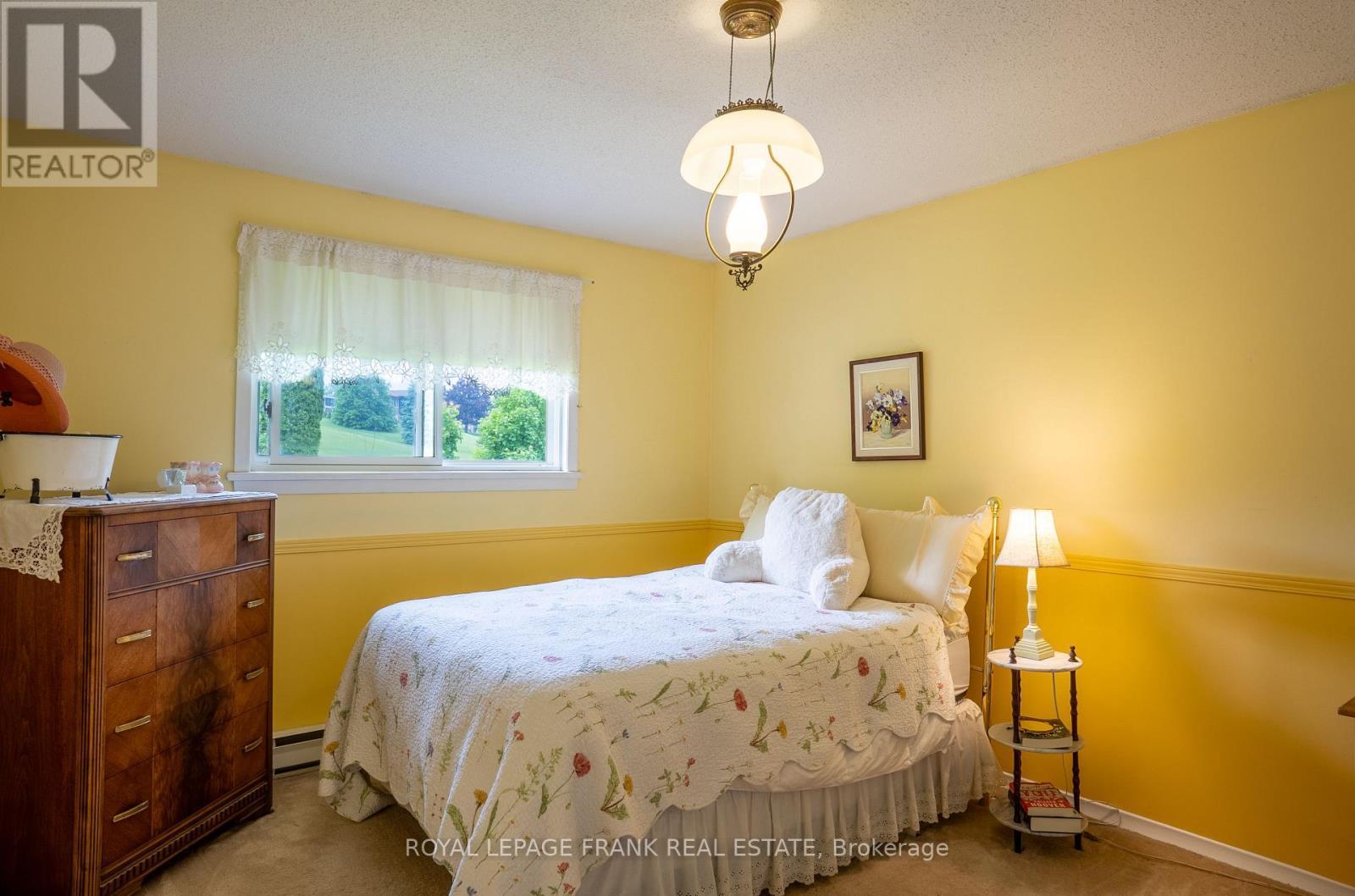 












383 OLD SURREY LANE

,
Kawartha Lakes (Bobcaygeon),




Ontario
K0M1A0

